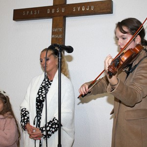 Hrvati iz Novog Zelanda i šestogodišnja Glorija pjevali svetom Josipu